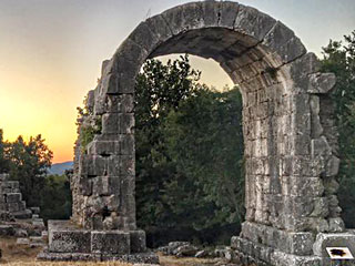 Tappa 5 del Cammino dei Protomartiri Francescani Umbria Italia. Sito archeologico di Carsulae